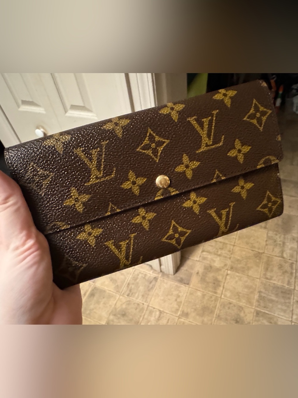 Preowned vintage Louis Vuitton monogram Sarah Long Wallet missing zipper